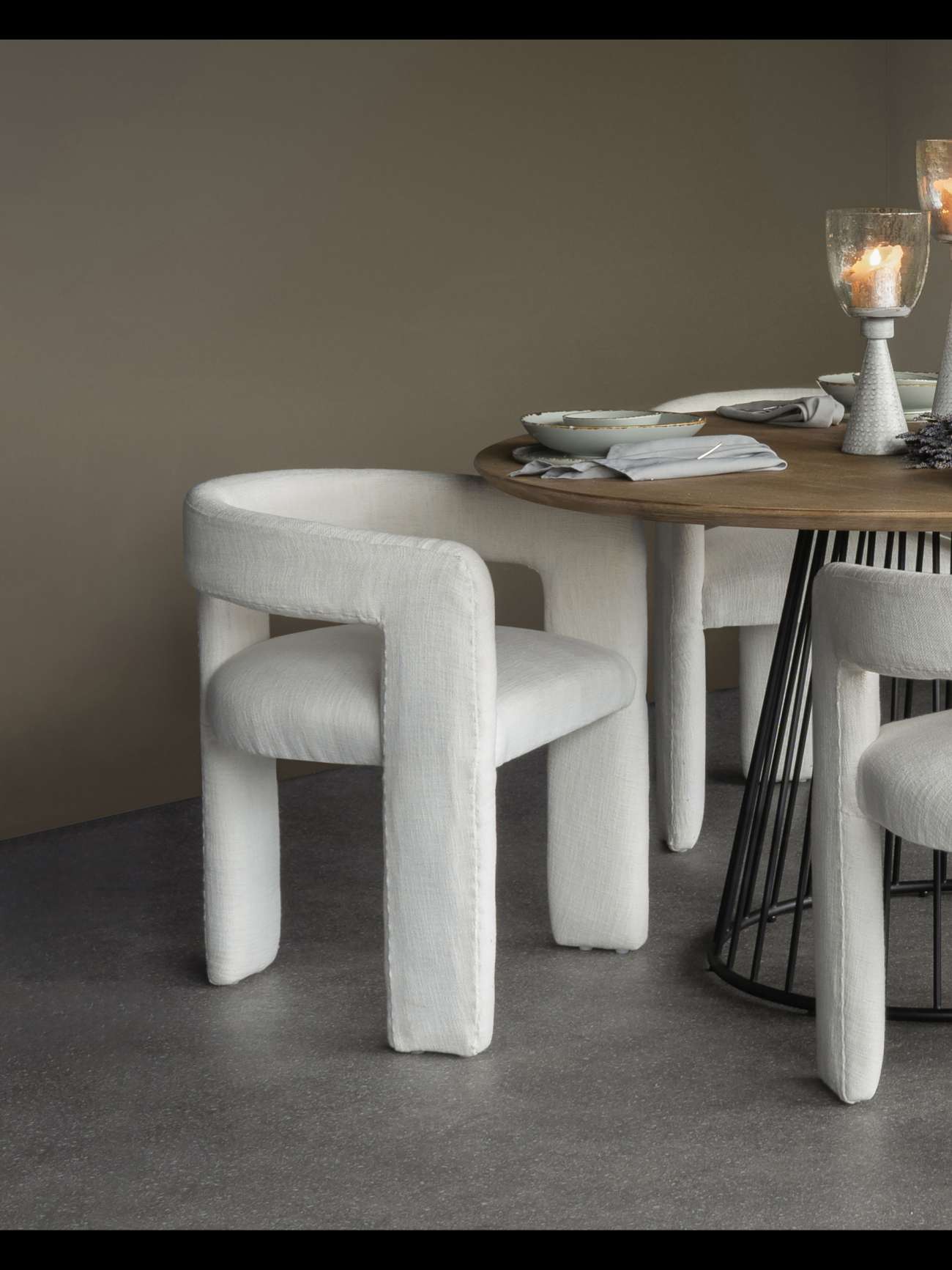 aRmanica Fully Upholstered Ivory Slub Chair